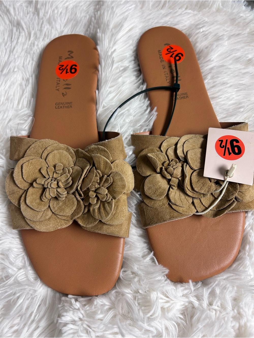 Mariella Genuine Leather Women’s Floral Slide Tan Sandals Women’s 9 1/2 NEW